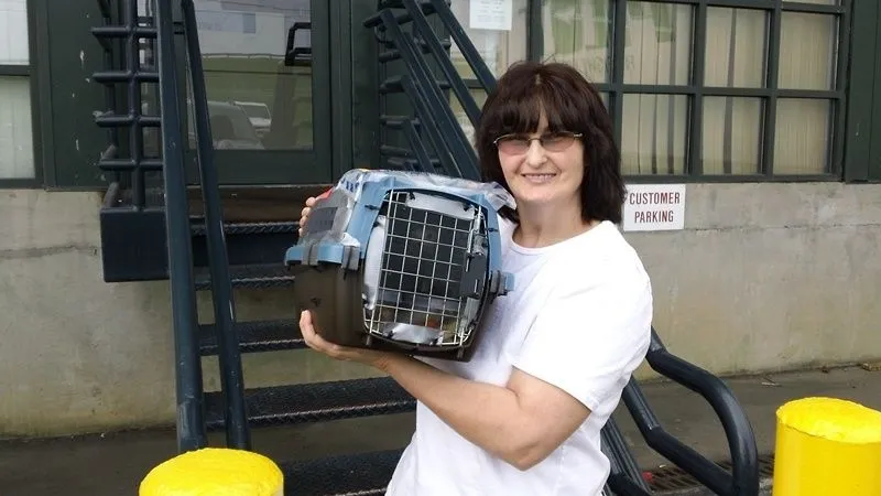 Eli's Arrival At The Nashville Airport
